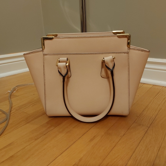 Calvin Klien Purse. - Picture 3 of 3